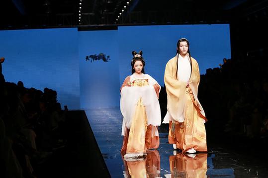 华裳九州天刀华服点亮全场 天峰训练营cospla