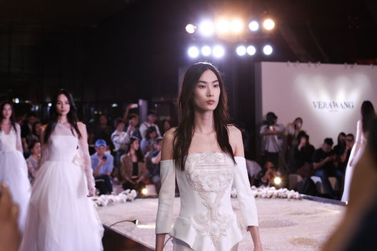 VERA WANG 携手捷豹推出豪华车接送尊贵新娘体验