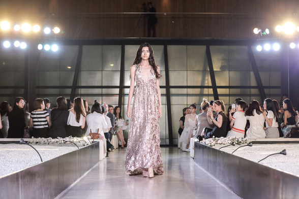 VERA WANG 携手捷豹推出豪华车接送尊贵新娘体验