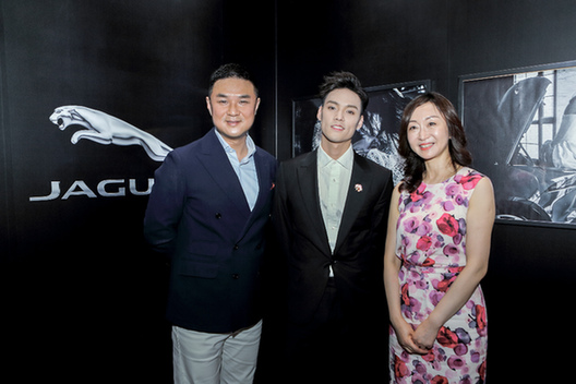 VERA WANG 携手捷豹推出豪华车接送尊贵新娘体验