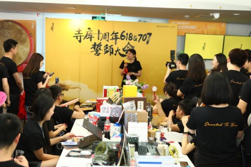 http://imglady.gmw.cn/attachement/jpg/site0/20180531/f44d305ea5951c79b66205.jpg