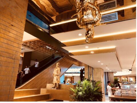 当苏宁小店遇上机械臂 智慧零售解决消费“最后一公里”