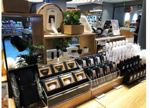 当苏宁小店遇上机械臂 智慧零售解决消费“最后一公里”