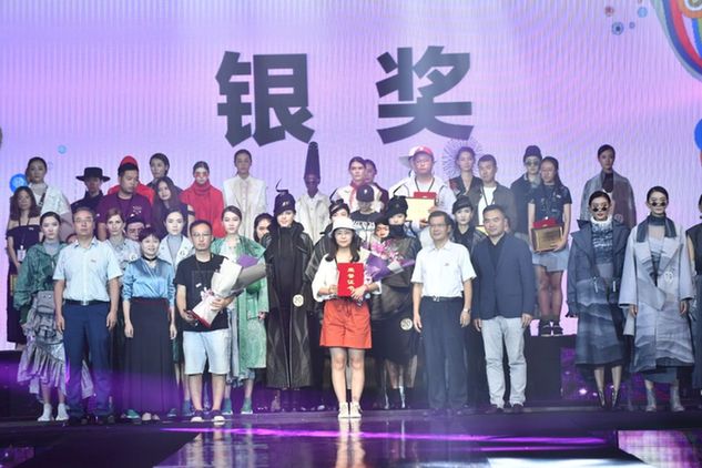 “东方的心灵捕手”捧走20万奖金 2018“大浪杯”中国女装设计大赛圆满落幕