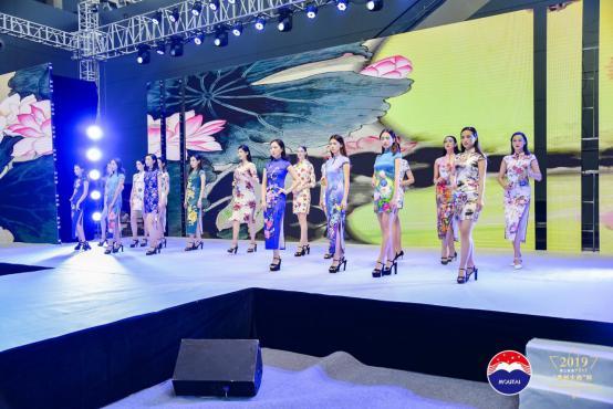 活力装旗袍时装及礼服 模特大赛落幕 2019“贵州大曲”杯河北国际汽车模特大赛于21日在石家庄正定国际会展中心圆满落幕!