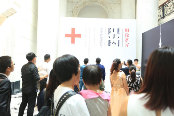 她漾全球删除展上演“史上最扎心展览” 她漾全球删除展上演“史上最扎心展览”