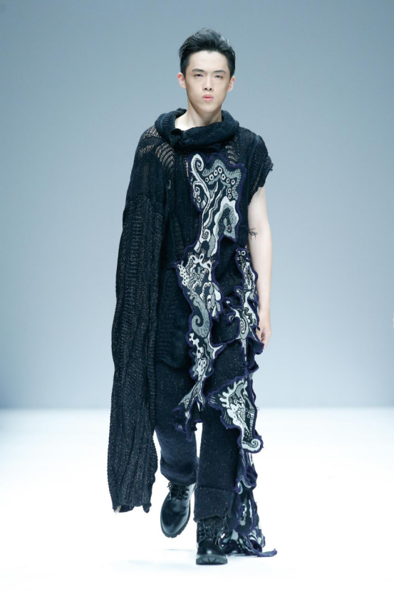 寻访旅途中的未知数 独特廓型彰显年轻人欢乐气息 寻访旅途中的未知数 独特廓型彰显年轻人欢乐气息