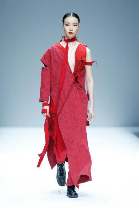 寻访旅途中的未知数 独特廓型彰显年轻人欢乐气息 寻访旅途中的未知数 独特廓型彰显年轻人欢乐气息