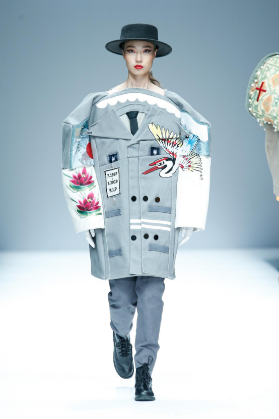 寻访旅途中的未知数 独特廓型彰显年轻人欢乐气息 寻访旅途中的未知数 独特廓型彰显年轻人欢乐气息