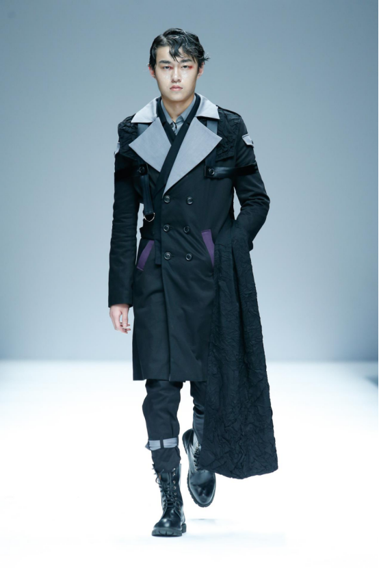 寻访旅途中的未知数 独特廓型彰显年轻人欢乐气息