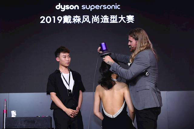 闪耀风型只为专业发型师打造 第三届戴森风尚造型大赛决赛落幕上海 闪耀风型只为专业发型师打造 第三届戴森风尚造型大赛决赛落幕上海