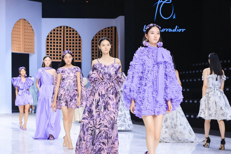La Koradior十周年高定艺术发布秀华美亮相中国国际时装周 