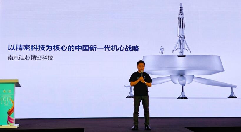 非遗陶瓷表盘+硅游丝机芯 老字号焕发新活力
