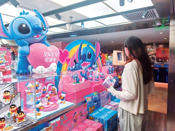 影视+潮玩 IP衍生品成年轻人消费新宠