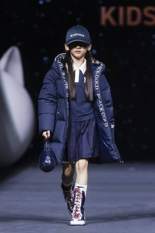 沉浸北欧雪境!高梵KIDS AW2025大秀打造“绒冬奇遇记” 沉浸北欧雪境!高梵KIDS AW2025大秀打造“绒冬奇遇记”