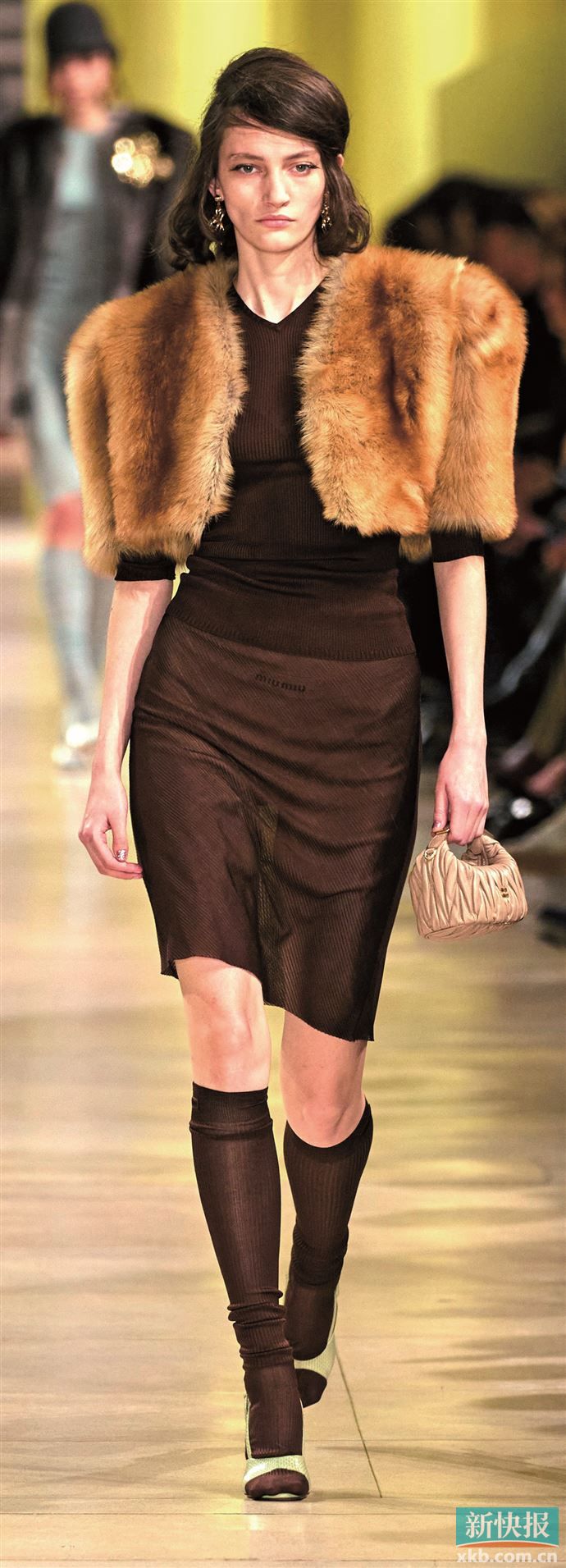 厚重皮草轻盈登场 燃点风格冬日
