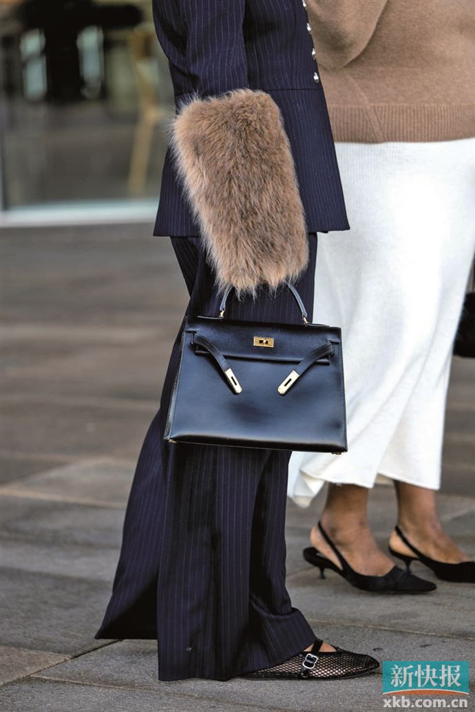厚重皮草轻盈登场 燃点风格冬日