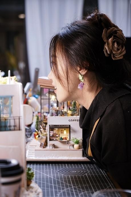 留住乡愁,装入心动瞬间……“手搓”微缩世界,方寸间跑出创业新赛道